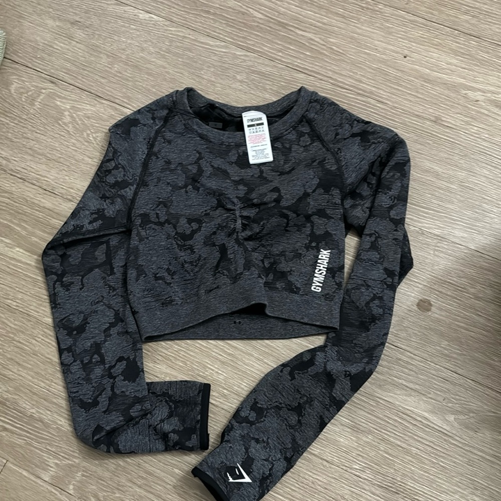 Gym shark workout top